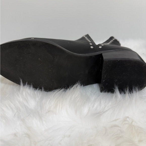 Steve Madden size 7 conspire Studded Black leather Ankle Boots - Picture 6 of 7